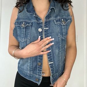 Small button Jean vest